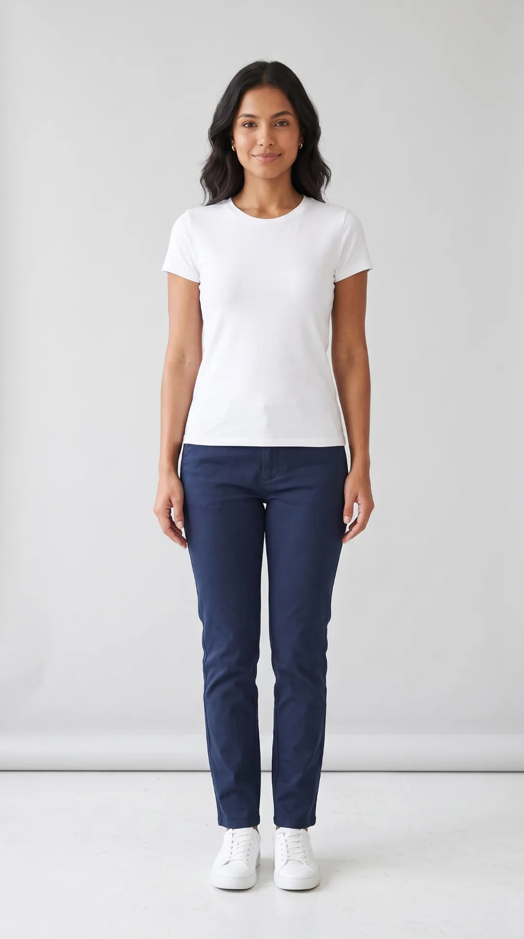 Avatar feminino com camiseta branca e calça azul em um estúdio